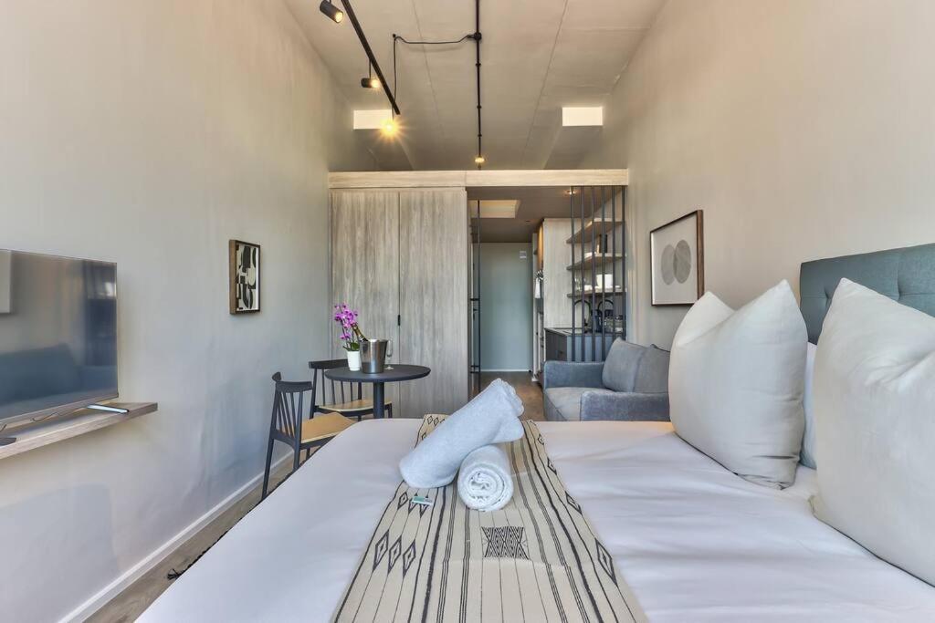 Trendy, Urban Living At The Harri W/ Views & Wifi * Cidade Do Cabo